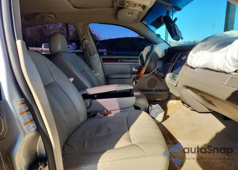 2004 Lincoln Town Car Ultimate z USA, uszkodzony, nr VIN 1LNHM83WX4Y616233